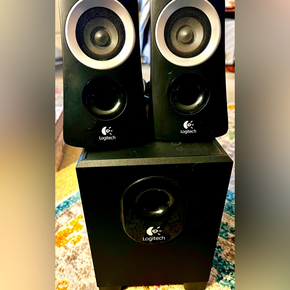 Logitech Z313 Black Speaker System w/Subwoofer Set
